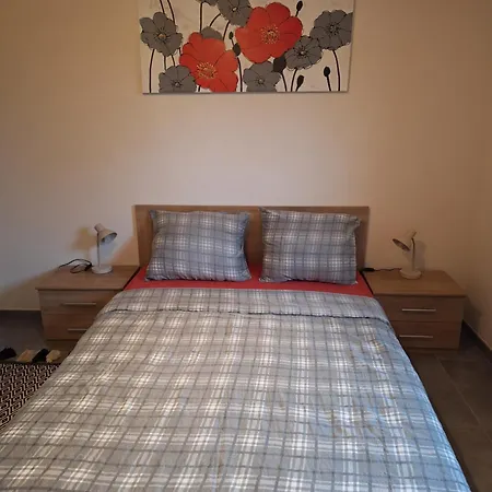 Keppelborn Apartment